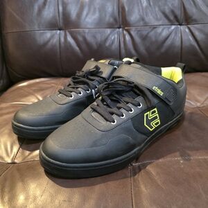 Etnies Men's Sneakers in Black and Yellow